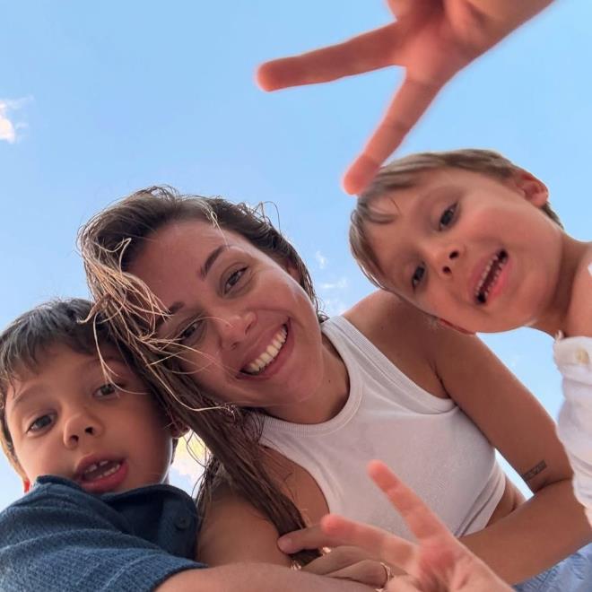 Ei ve ocuklaryla Antalya'da bir otele tatile giden Berfu Yenenler, son olarak keyifli anlarn takipilerinin beenisine sundu.