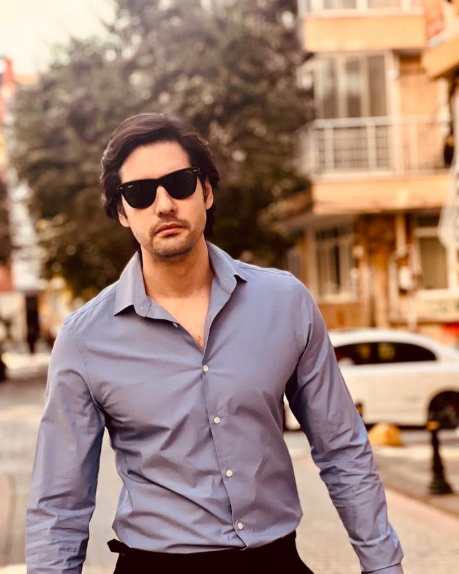 Son olarak "Adile" filminde dedesi Gazanfer zcan?n genliini canlandran Tark ndz, oulna Aslan adn verdi.