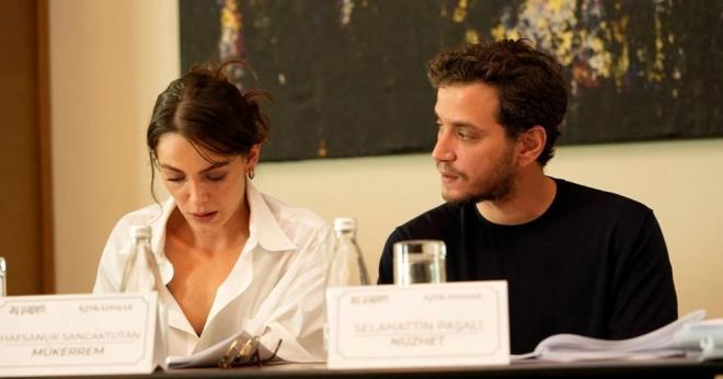 Nahid Srr rik?in eserinden uyarlanan dizide olaylar zg Namal Seniha?ya, Mehmet Gnsr ?Halit?e, Selahattin Paal "Nzhet? ve Hafsanur Sancaktutan da "Mkerrem"i canlandracak.