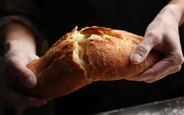 Ekmek, ?bo kalori? olduunu syleyen Prof. Dr. Canan Karatay, kilo vermek ve salkl yaamak isteyen kiilerin ceviz, fndk, fstk ve badem gibi salkl ya kaynaklarna ynelmesi gerektiini altn izdi.