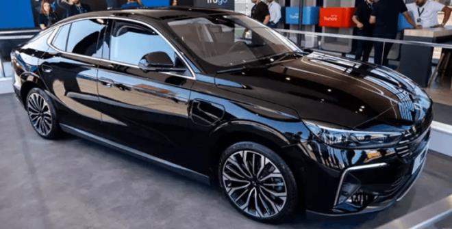 Trkiye'de byk sat rakamlarna ulaan doutan elektrikli, yerli ve milli otomobil Togg'da SUV'den sonra sedan modelinin sat da balyor.    ToggCare tarafndan sosyal medya platformu X'te yaymlanan mesaja gre Togg T10F modelinin n siparileri Eyll ay iinde toplanacak ve ilk teslimatlar Eyll aynda gerekleecek.    T10F aralar Togg deneyim merkezlerinde sergilenmesi de Eyll aynda balarnda yaplacak.