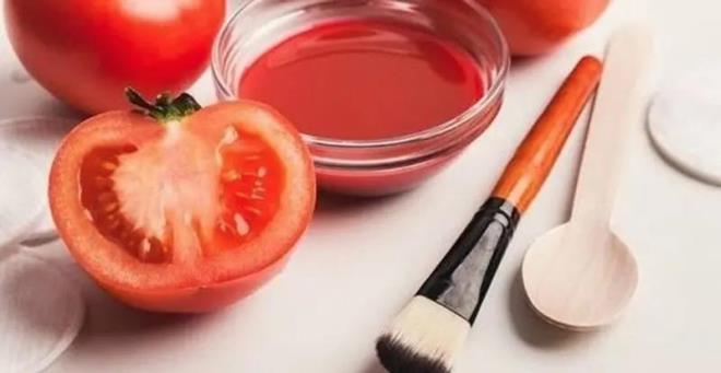 SALARINIZI UZATABLR VE GLENDREBLRSNZ  <p>    Salarnza evde bakm m yapmak istiyorsunuz? Evdeki rk domatesler iinizi grebilir... Domatesin rk ksmlar karn ve ardndan sa domateslerle ovalayan. Bu ilem sadece sa korumakla kalmaz, ayn zamanda san bymesini de destekler.