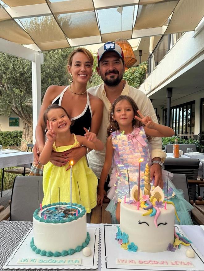 SEDA BAKAN    Oyuncu Seda Bakan da ei Ali Erel ve kzlaryla birlikte Cunda'dan paylam yapt. Bakan, mutlu aile pozunu "Ben kutluyorum" diye paylat.