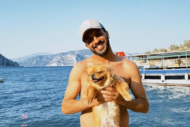 29 yandaki nl oyuncu, eiyle keyifli anlarn "Turun kalp biz" diye paylat.