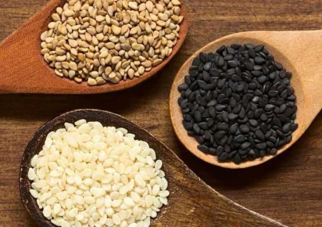 Benzersiz lezzeti ve yksek besin deeriyle yzyllardr mutfaklarn vazgeilmezi haline gelen susam, salk zerinde saysz olumlu etkileri olan bir tohum tr.