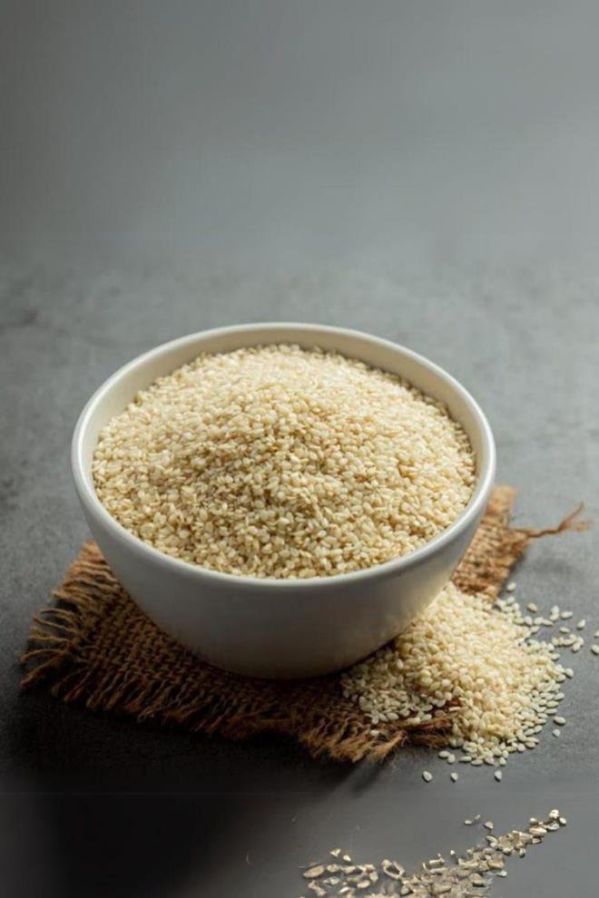 KALP VE DAMAR SALIINI KORUR    erdii lignan ve fitostreoller sayesinde kt kolesteroln (LDL) drlmesini salayan susam, iyi kolesterol (HDL) de desteklemektedir. Ayrca doymam ya asitleri asndan olduka zengin olan susam, damar tkankl riskini azaltr ve kalp saln korur.