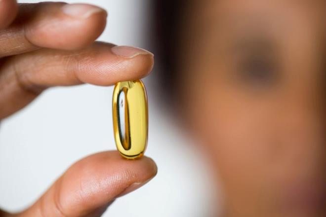 ngiltere?de demans hastalarnn te ikisini kadnlar oluturuyor. Uzmanlar bu durumun kadnlarn daha uzun yaamas, hormonal deiiklikler, sosyal izolasyon veya eitim dzeyi gibi faktrlerle ilikili olabileceini sylyor. Ancak yeni bulgular, yaam tarz ve beslenme alkanlklarnn da nemli bir etken olabileceine iaret ediyor.    Alzheimer?s UK Aratrma Bakan Dr. Julia Dudley, sonularn umut verici olduunu ancak daha geni ve eitli bir rneklemde dorulanmas gerektiini belirtti: ?Kadnlarda bu farklln nedenini anlamak, gelecekte tedavi ve salk tavsiyelerinin kiiselletirilmesine yardmc olabilir.?