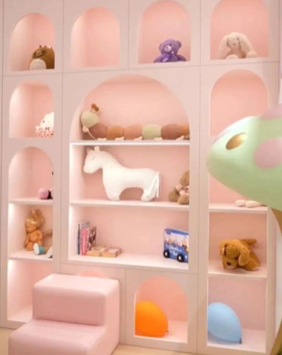 Arzu Sabanc'nn, nceki ay mahkeme karar ile Hac Sabanc'nn evlilik d ilikisinden olduu ortaya kan 4 yandaki olu Uzay iin harekete getii iddia edilmiti.