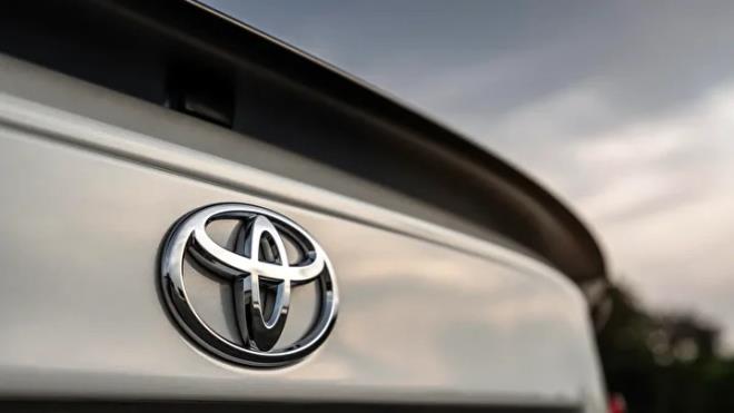 Toyota liderliini koruyor    <p>  Japon otomotiv devi Toyota, gvenilirlik konusundaki itibarn bir kez daha kantlyor. Uzun yllardr minimum arza oranyla bilinen marka, zellikle motor ve anzman dayankllyla ne kyor. Toyota'nn bu baarsnn arkasnda, kat Japon mhendislii standartlar ve retim kalitesi yatyor.