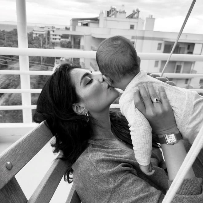 Srpriz nikahtan aylar sonra bebek mjdesi veren Melisa Asl Pamuk, 29 Ocak 2025'te anne oldu.    Bir oullar olan nl ift, bebeklerine Mylan adn verdi.