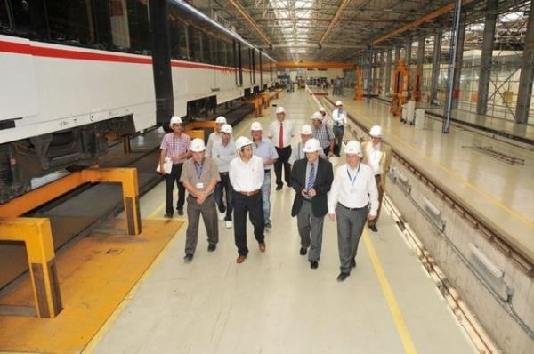 I��kland�rma �al��malar�n�n tamamlanmas�n�n ard�ndan yolcu ini�-bini�inin yap�laca�� duraklar kullan�ma haz�r hale getirildi.