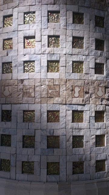 �stasyonlar�n duvarlar�nda kullan�lan s�slemeler de ilk kez foto�raflara yans�d�.