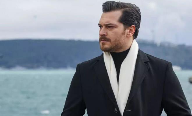Oynad dizilere byk bir hayran kitlesine sahip olan nl oyuncu aatay Ulusoy'un lks bir siteden ev ald iddialar gndem oldu.<p>    Gayrimenkule yatrm yapan nller arasnda yer alan aatay Ulusoy'un lks bir siteden ev ald iddia edildi.
