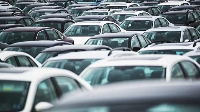 kinci el otomobil piyasasnda cazip fiyatlaryla dikkat eken baz modeller, sahiplerine zamanla byk masraflar kartarak adeta birer ?para tuza? haline geliyor.  <p>    Uzmanlar, yalnzca sat fiyatna odaklanarak yaplan tercihlerin, uzun vadede ciddi finansal kayplara yol aabilecei konusunda uyaryor.