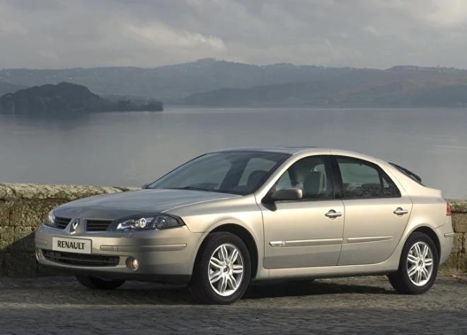 1. Renault Laguna II (2001-2007)<p>    Elektronik arzalaryla mehur olan Laguna II, yol bilgisayar ve immobilizer sorunlaryla kullanclarn sk sk servise ynlendiriyor. Ayrca dk i mekan kalitesi ve paslanma problemleri de modelin bilinen zayf ynleri arasnda.