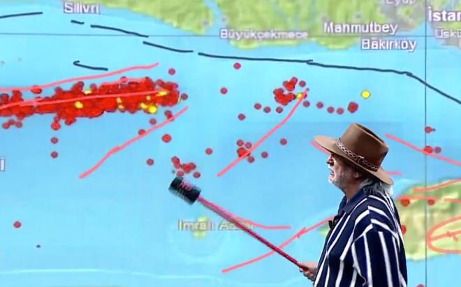 Beklenen stanbul depremiyle ilgili Prof. Dr. Naci Grr'n aklamalar milyonlar korkuturken, stanbul'da deprem riskinin en fazla olduu ve depremi en fazla hissedecek ileler ve semtler belli oldu.