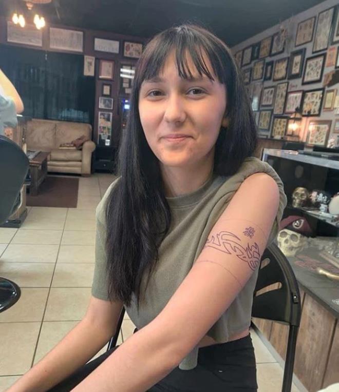 18 yandaki Kyrie Martin?in salarn sarya boyatmak istedi. Gen kz sa boyama ilemi sonrasnda hastanelik oldu.  Martin, ubat aynda koyu kahverengi salarn mezuniyet balosu ve tren ncesi deitirmek iin bir kuafre gitti.