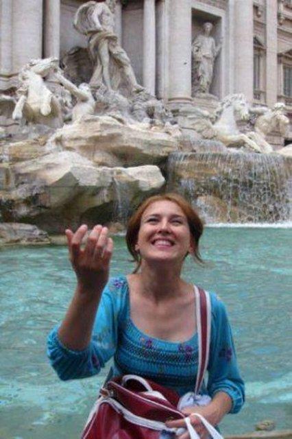 Dilek tutulup havuzlara para atmak.