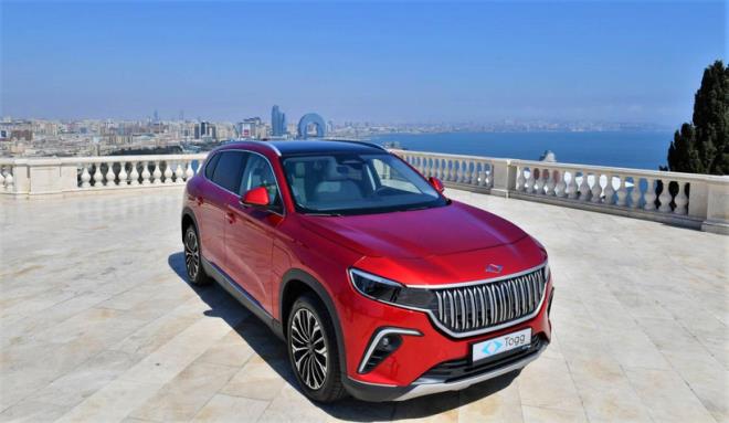 TOGG?un ilk tantld dnemde yol haritas da net biimde duyurulmutu. Bu plana gre nce C-SUV modeliyle pazara adm atlacak, ardndan sedan ile ailelerin ihtiyalar karlanacak ve son olarak B-SUV modeliyle daha geni bir kullanc kitlesine ulalacakt.