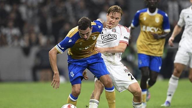 SVENSSON'A YOL GZKT<p>    Ertan Szgn'n haberine gre; Beikta'n Jonas Svensson iin gelen transfer tekliflerini deerlendirme karar ald belirtildi. Jonas Svensson, Lausanne-Sport manda oyundan karken slklanmt.