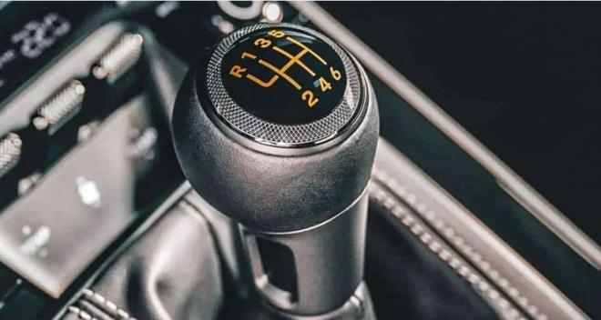 Son yllarda manuel vitesli aralarn poplaritesi hzla dyor. zellikle Amerika Birleik Devletleri?nde, 2023 itibaryla satlan yeni aralarn yalnzca %1,7?si manuel vitesliydi. Bu oran 2021?de %0,9, 2022?de ise %1,2 olarak kaydedilmiti.