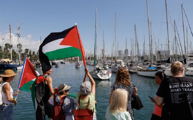Filistin ile dayanma ve srail'in ablukasn krmak iin 44'ten fazla lkenin desteiyle Kresel Sumud Filosu (Global Sumud Flotilla) adyla oluturulan uluslararas sivil yardm filosuna bal tekneler spanya'nn Barselona kentinden Gazze'ye doru yola kt.