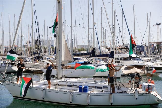 Herkesin Filistin iin bir ey yapmas gerektiini vurgulayan Thunberg, "sessiz kalp, su orta olan hkmetlerinin de srail kadar sulu olduunu" syledi.