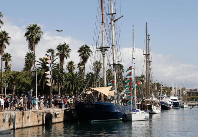 Barselona Liman'nn ardndan talya, Yunanistan ve Tunus'tan Akdeniz'e yelken aacak olan, 20 kadar tekne ve 300'den fazla kiinin olduu Kresel Sumud Filosunda aktivist, sanat, politikac, doktor ve gazeteciler yer ald.<p>  Kresel Sumud Filosu ilk hareket noktas oldu<p>    Gazze'deki soykrmndan dolay srail ile tm kurumsal ilikilerini kesen Barselona kenti, Kresel Sumud Filosu'nun ilk hareket noktas oldu.