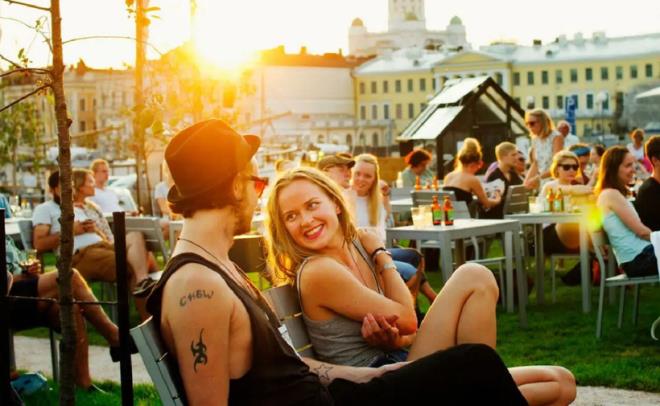 2. Refah eitsizlii dk<p>    Levey bunun yannda, Finlandiya?daki refah eitsizliinin, Amerika gibi lkelerle kyaslandnda ok daha az olduunu yle vurgulad:  <p>  "Bence Finlandiya?yla ilgili bir dier nemli nokta, lke iindeki refah eitsizliinin Amerika Birleik Devletleri gibi lkelere kyasla daha az olmas."