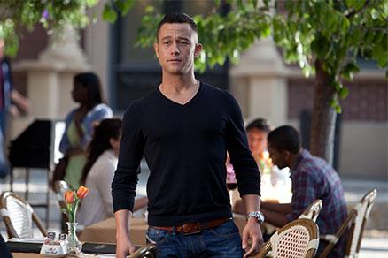 Joseph Gordon-Levitt, Scarlett Johansson, Julianne Moore, Tony Danza, Brie Larson'�n oynad��� filmde, bir adam�n bir gece kul�b�nde tan��t��� kad�n� elde etmek i�in verdi�i m�cadele izlenebilecek.