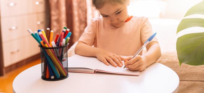 Nrolojik hastalklarda solaklk, tek bana bir risk faktr deil    Solak bireylerde baz nrolojik hastalklara yatknln daha fazla olup olmad konusunda bilimsel tartmalarn devam ediyor. Ancak baz aratrmalar solaklk ile baz nrolojik veya geliimsel farkllklar arasnda iliki olabileceini gsteriyor.