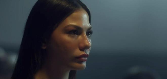 YEN KARAKTERLER HKYEYE DAHL OLUYOR    Yapmn sektrn nde gelen yapm irketlerinden Tims&B?in, yapmcln Timur Savc ve Burak Sayaar?n stlendii; ynetmen koltuunda Ulu Bayraktar?n oturduu ve senaryosu Ethem zk ile Lokman Maral tarafndan kaleme alnan Eref Rya?nn hikayesi yeni karakterlerin de katlmasyla daha da srkleyici hale gelecek.