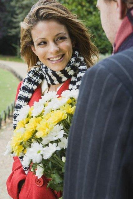 Btn alacamz bir adet orba kasesi! = Biraz kozmetik ve makyaj malzemesi, birka ayakkab almak istiyorum. Birka model czdan, yatak odas iin geen gn grdm saten araflar almay dnyorum. Umarm kredi kartn yanndadr!