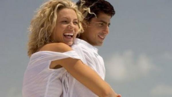 <p><b>SEN KARDEM GB GRYORUM</b></p>    <p>'Senden holanmyorum' demektir</p>    Muhtemelen sizden holanmyor ya da hayatnda baka biri var. "Bunu bana dorudan syleyebilirsin" ruh haline hi kaplmayn, nk kadnlar bu tarz bir sylemin daha krc olduunu dnrler. Bylesi durumlarda ona kar bir adm daha atmamanz gerekir, yoksa kaan kovalanr durumu yaanacaktr!