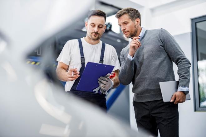 KORSAN TAKSLER H ANLAILMIYOR    Korsan taksiler de sahipleri tarafndan korsan taksi olarak alt ifade edilmeden vg dolu cmlelerle ilana konuluyor.    Bu aralara ilikin olarak ekspertizler "korsan taksi kmas, irket kmas" gibi ibareler kullanamad iin alclar madur olabiliyor.