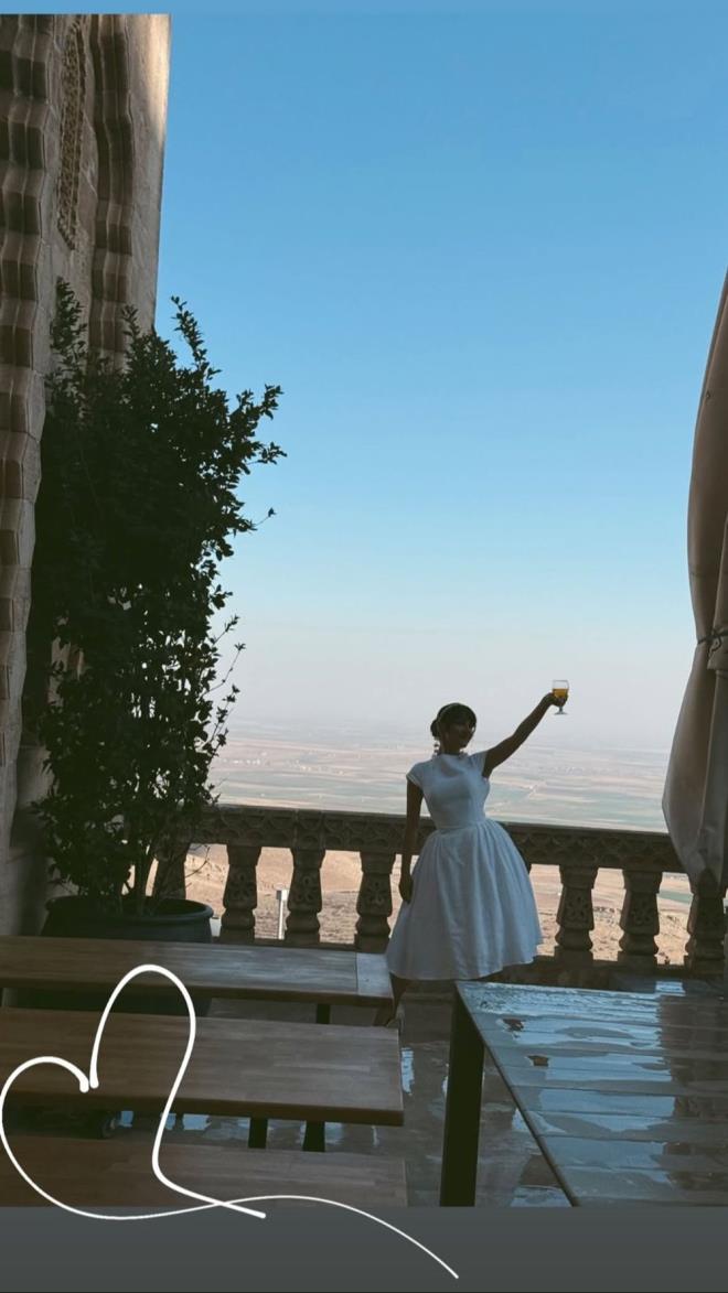 Bir sredir Efe Saydut ile ak yaayan Sevda Erginci, evlilik yolunda ilk adm att.