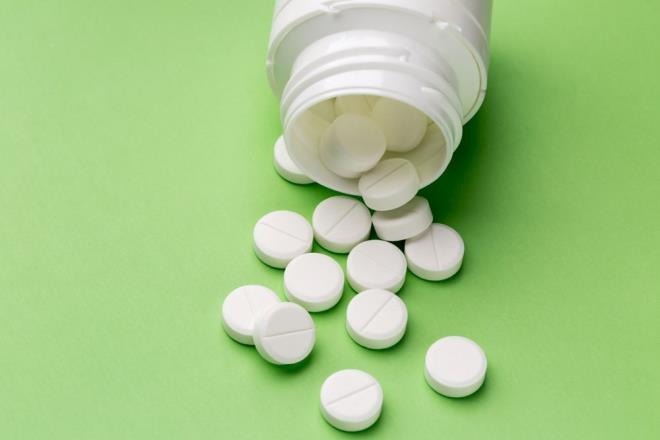 Ancak alma, klopidogrelin bu tr hastalarda uzun vadeli tedavi iin daha iyi bir seenek olabileceine iaret ediyor. lacn kalp krizi, fel ve kardiyovaskler lmler gibi byk olumsuz olaylarn riskini aspirine kyasla yzde 14 orannda azaltt grld.
