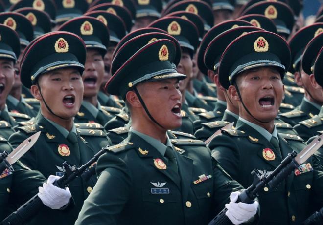 Trene ilikin kaytlarda, gzn krpan asker ayrnts neredeyse hi yok.