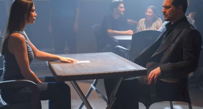 zgrln kapsn aralayan bu gelime, Eref?in yoluna nasl devam edeceini ortaya koyarken, hret yolunda ilerleyen Nisan, katld rportajda ak ?Var olma sebebimiz, insann ham maddesi, hayatmzn hatta kainatn yaratlma sebebi? szleriyle tarif ediyor. ?imdi ok uzaklarda? dedii Eref?le yarm kalan hikayesi, yeni sezonun heyecanl bekleyiini artryor.