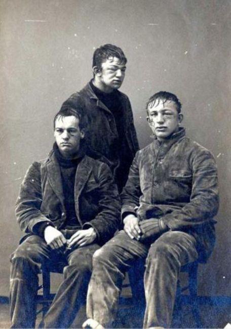 Princeton niversitesi'nin aylak ve kdemli rencileri arasnda yaplan kartopu sava sonras ekilen bir kare, 1893