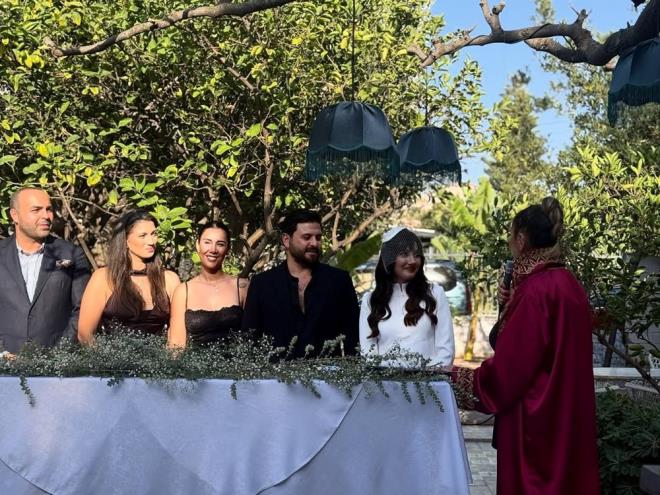 Sevda Erginci, Efe Saydut ile zmir'de nikah masasna oturdu.