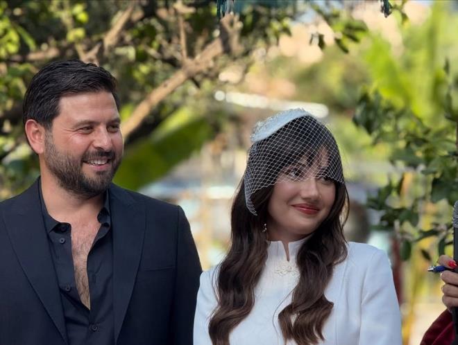 31 yandaki nl oyuncunun sade nikah trenine arkadalar katld.