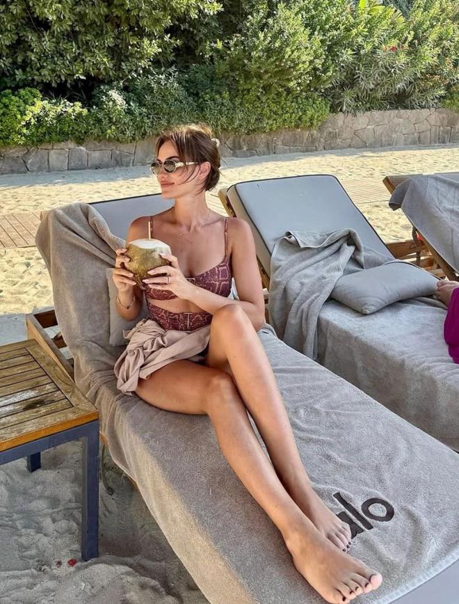 Yaz boyu ei Burak zivit ve oullar Karan ile Kerem'le birlikte keyifli vakit geiren Evcen, son paylamyla adndan sz ettirdi.