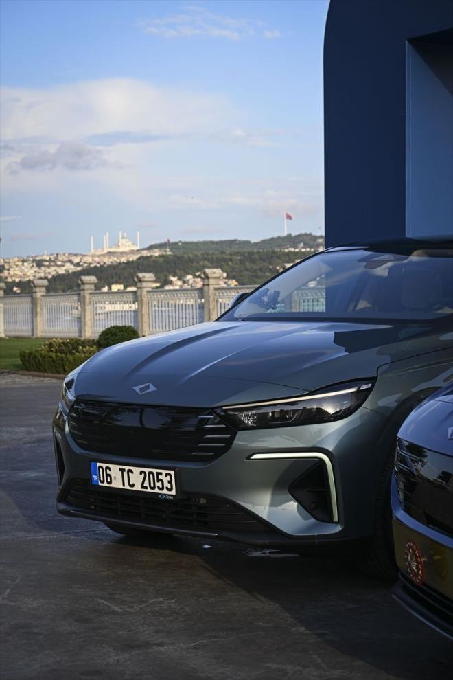 T10F'te uzaktan gncellemelerle (OTA: over-the-air) srekli kendini yenileyebilen src destek sistemleri yer alyor. T10F 7 adet hava yast, dayankl ve salam altyapsyla her trl yol koulunda gvenli bir sr salyor.