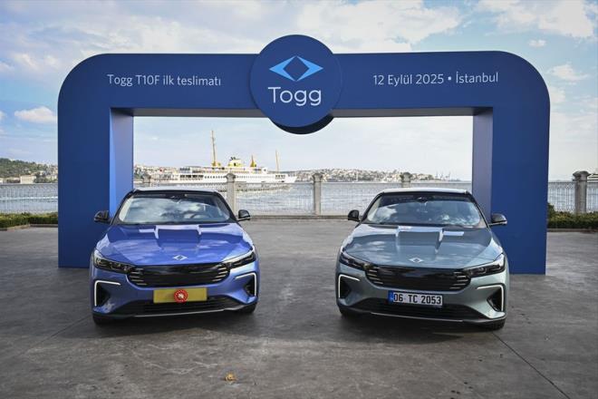 T10F, drt farkl teknik versiyon ve V1E, V1 ve V2 olmak zere  farkl donanm seeneiyle kullanclarla buluacak. V1E Standart Menzil (RWD), V1 Uzun Menzil (RWD), V2 Uzun Menzil (RWD) ve V2 AWD (ift motorlu, drt eker) seenekleri bulunacak. 160 kW / 218 beygir g ve 350 Nm tork reten T10F RWD (arkadan iti) versiyonlarna sahip olacak ara, 350 kilometreye ve 623 kilometreye varan menziller sunacak. 700 Nm tork reten ift motorlu T10F AWD (drt eker) versiyonu ise 88,5 kWh bataryasyla 523 km WLTP menzile ulaacak.