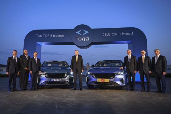 T10F tpk T10X gibi Togg'un dijital platformu Trumore ile balantl bir deneyim sunacak. Kullanclar Trumore ile fintek, insurtek, blokzinciri, IoT, yapay zeka gibi yeni nesil teknolojilerle kiiselletirilmi, kullanc odakl, akll ve empatik bir deneyimin paras olacak.