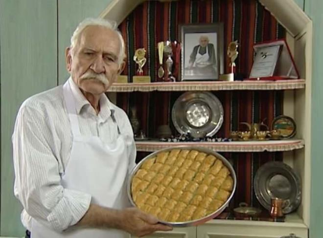 Uzun sredir ekranlardan uzak bir yaam sren usta oyuncu yeni yanda ortaya kt.