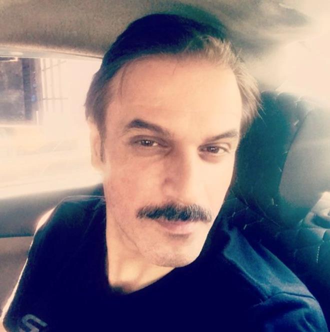 KARACER YETMEZL SEBEBYLE TEDAV GRD    te yandan Ufuk zkan, birka yl nce karacier yetmezlii nedeniyle zor gnler geirmiti. Uzun bir sre tedavisi sren nl isim, organ nakline gerek kalmadan salna kavumutu.