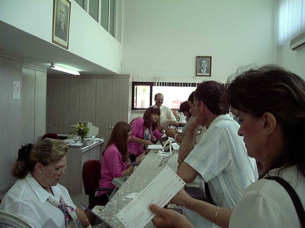 <p>Baz kurumlar da <b>uzman yardmcs alacak</b>. rnein Kamu Denetilii Kurumu-     50, Avrupa Birlii Bakanl 3, BDDK- 52, TMSF- 10, Kamu hale Kurumu- 30 uzman     yardmcs alacak. </p>  <p><a href="http://ilan.memurlar.net/kategori/7/" target="_blank">lan detaylar     iin tklayn. </a></p>