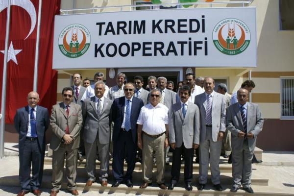 Tarm Kredi Kooperatifleri ise 96 lisans ve 109 nlisans mezunu memur alacak. 2012 veya 2013 KPSS puanna sahip olmak gerekiyor. Bavurular 4 Kasma kadar yaplabilecek.